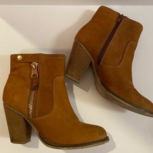 🛍3/$15 Aldo Brown Booties